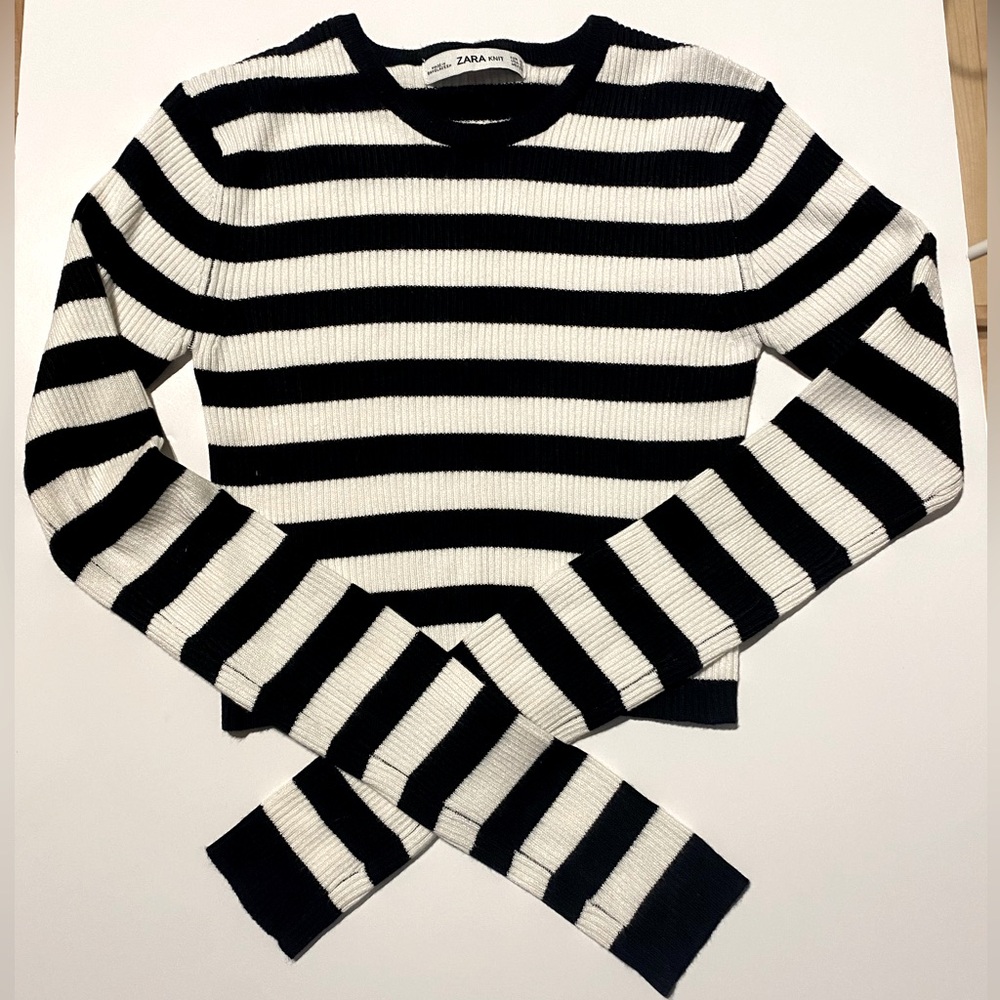 Zara Knit Black and White Crewneck Sweater
